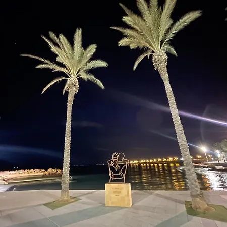 Apartment Flat 150m Away From