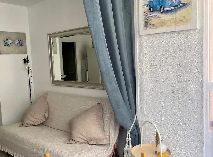 Apartment Flat 150m Away From