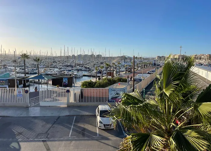 Apartment Flat 150m Away From